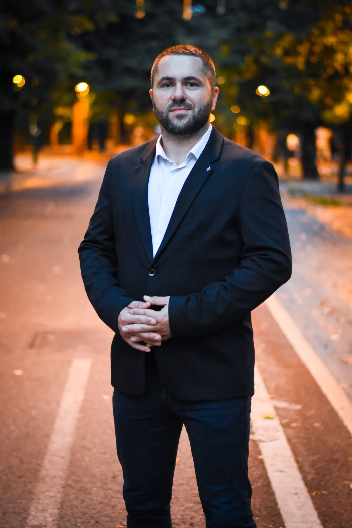 Meša Selimović na šetnici u Novom Sarajevu